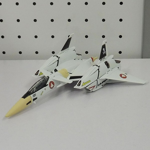 バンダイ HI-METAL R 超時空要塞マクロス VF-4 ライトニングⅢ_3