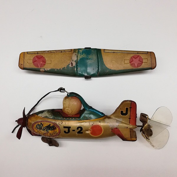 ブリキのおもちゃ クラシックカーと戦闘機 - 工芸品