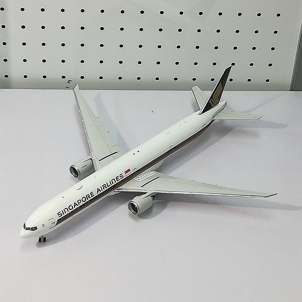 EAGLE 1/200 シンガポール航空 ボーイング777-300ER 9V-SWV_3