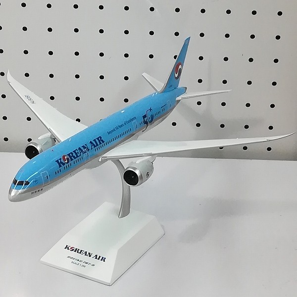 飛行機　模型飛行機　大韓航空　B787-800(1:100スケール)