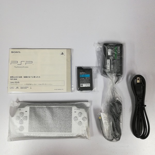 PlayStation Portable PSP-2000 アイスシルバー_2