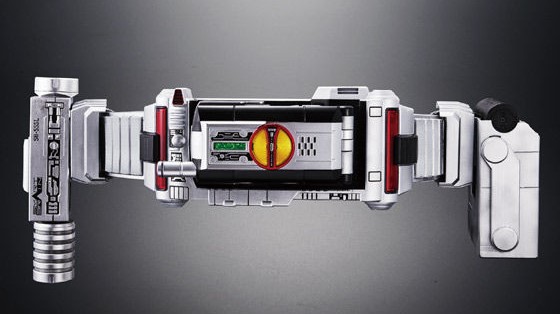 CSM 仮面ライダー555 ファイズギアこちらは、「CSM 仮面ライダー555 ファイズギア」です。 仮面ライダーグッズの中でも人気を博した一品で、買取でも話題を呼んでいます。 素材は、ダイキャスト、ABS、PC、PVC、POMで、内部に至るまで精工な作りになっています。