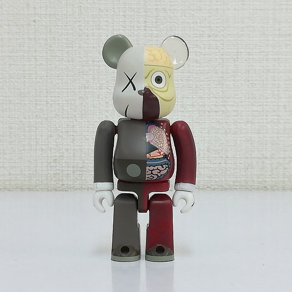 KAWS ベアブリック 100％ originalFake 人体模型 レッド