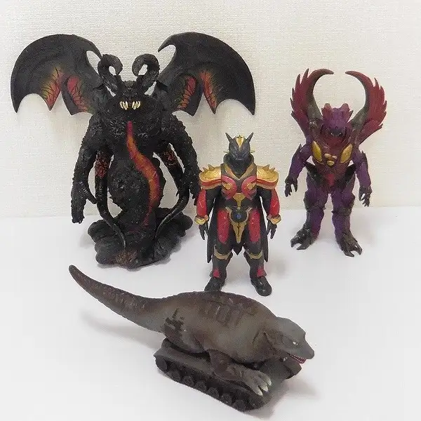 買取】ウルトラ怪獣 ソフビ ベリュドラ ゴモラ ウインダム 恐竜戦車 他
