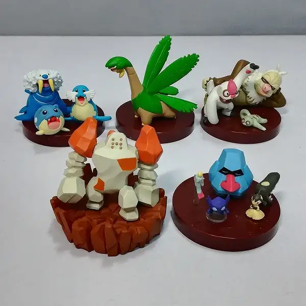 立体ポケモン図鑑　トサキント　ププリン　ピィ　イシツブテ　ナマケロ　レジロック ポケットモンスター 立体ポケモン図鑑 第7集｜商品情報｜タカラトミー
