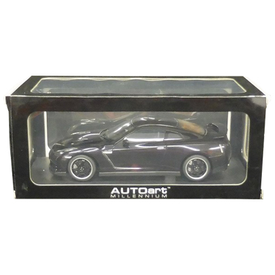 日産 GT-R SpecV R35 ULTIMATE OPAL BLACK オートアート 1/18