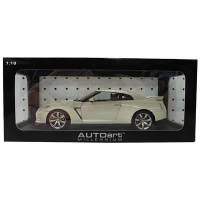 日産 GT-R R35 ホワイトパール オートアート 1/18