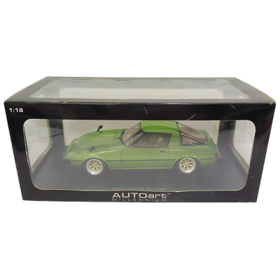マツダ SAVANNA RX7 SA マッハグリーン オートアート 1/18